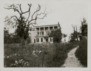 Josiah Blackwell House, 27th Avenue and 8th Street, 1923. Courtesy of the Queens Borough Public Library, Archives, Eugne L. Armbruster Photographs