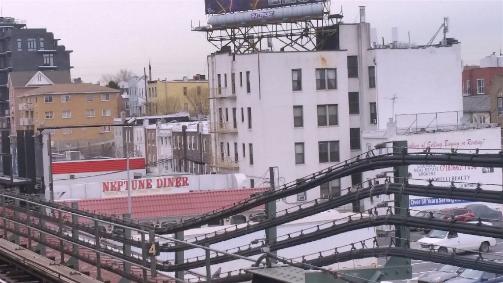 Neptune Diner leaving Astoria