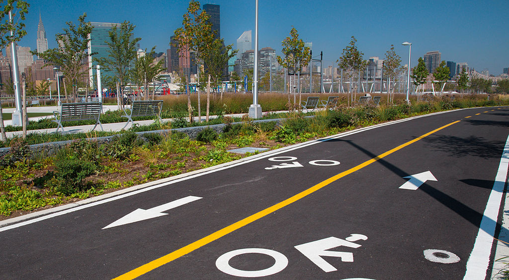 Bike-path-in-long-island-city-