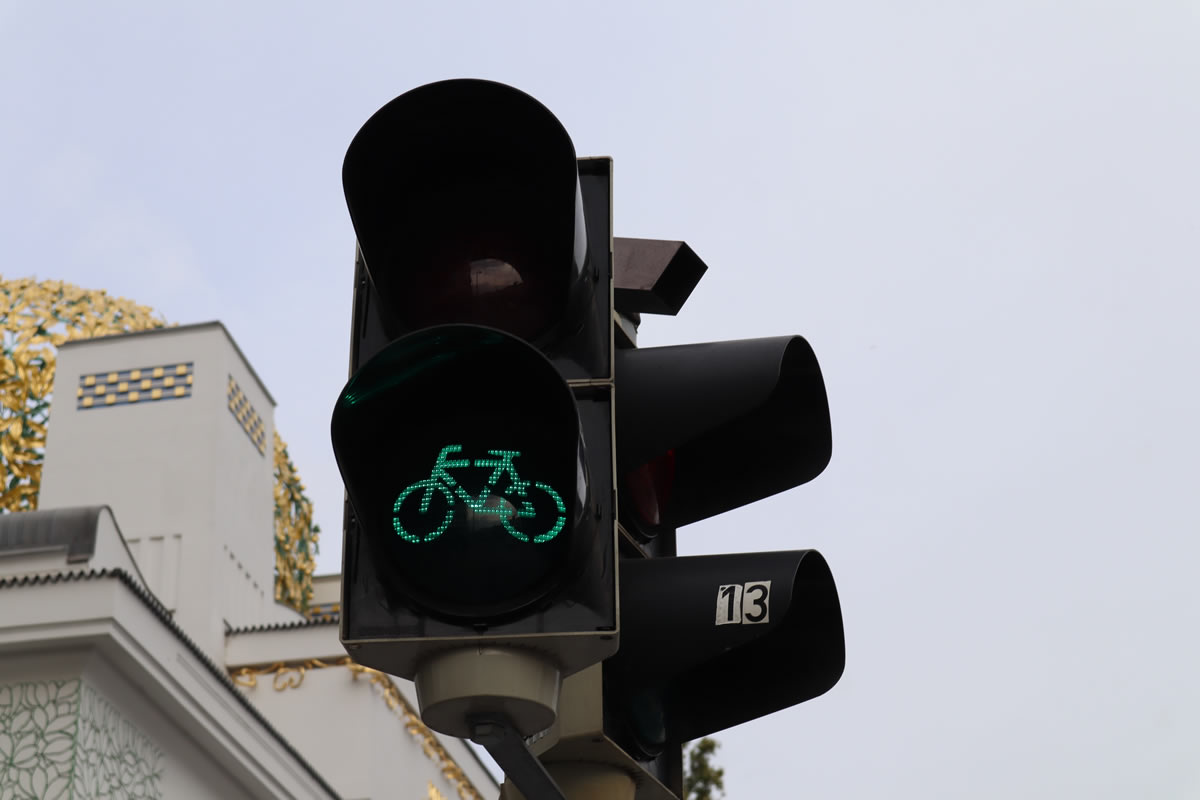 NYC Bike Lanes Should Have Appropriate Traffic Controls